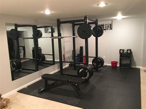 Basement gym is finally up and running! | Sala de gimnasio en casa ...