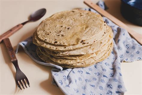 Por qué debemos evitar consumir las tortillas que compramos en el supermercado