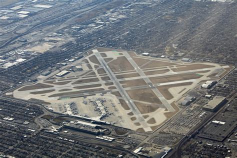 Chicago Midway Airport Parking | ParkVia