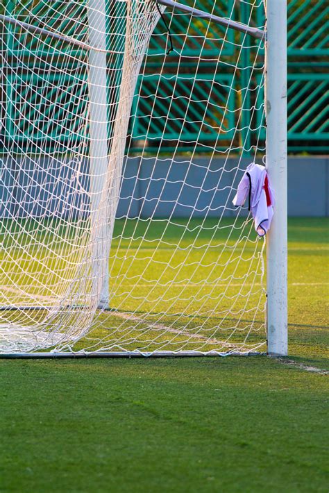 “足球龍門臨時衣架 Soccer Goal as Makeshift Clothes Hanger” / 體育之形 … | Flickr