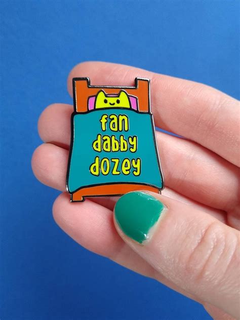 Fan Dabby Dozey Insignia de pin de esmalte - Etsy España