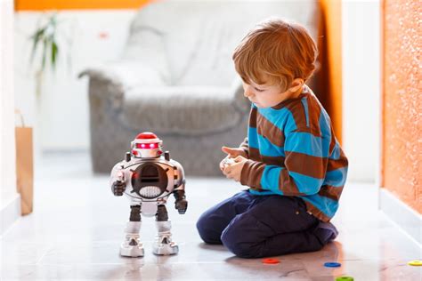 S'amuser avec un jouet robot : un cadeau pour apprendre et jouer - Menu Enfant
