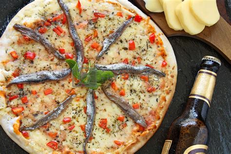 Anchovies pizza by Erdosain Vectors & Illustrations Free download - Yayimages