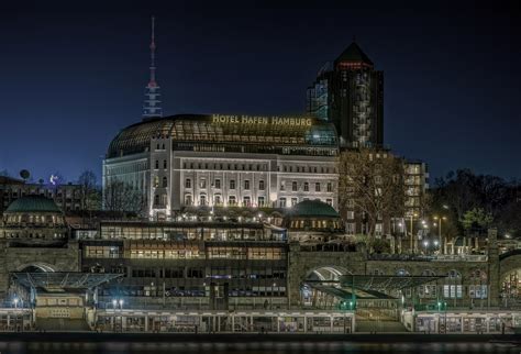 Hotel Hafen Hamburg Foto & Bild | architektur, architektur bei nacht ...