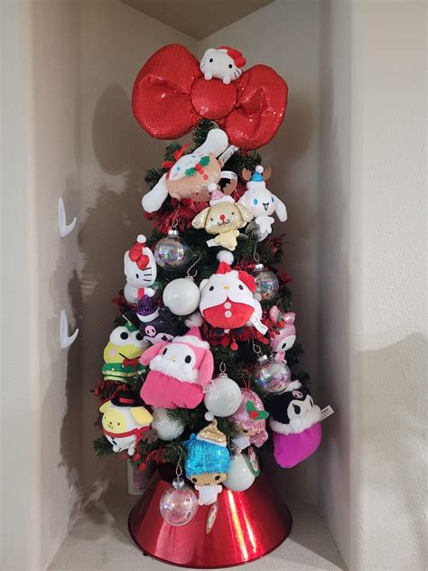 Hello Kitty and Friends Christmas Tree : r/HelloKitty