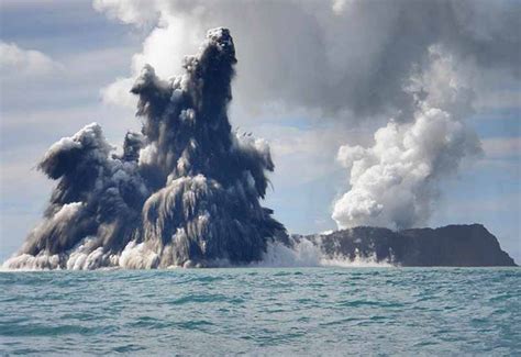 Submarine Volcanoes - Crystalinks