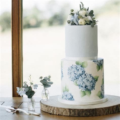 hand painted blue hydrangea wedding cake | Wedding cake hydrangea, Hand ...