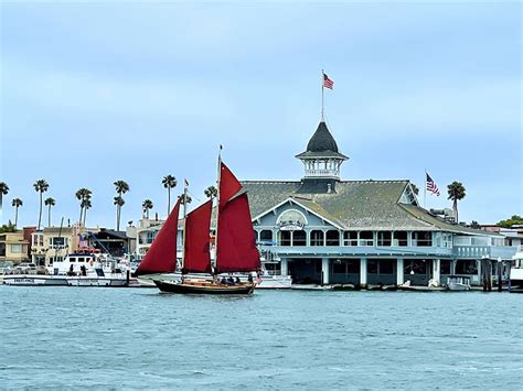 Best Sailboat Harbor Cruise | Newport Harbor | Lively Schooner