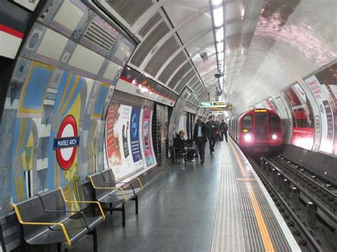 Marble Arch tube station - westbound platform | London underground train, London underground ...