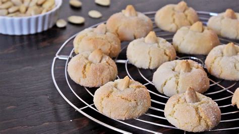 AMARETTI - ORIGINAL ITALIAN COOKIES | How Tasty