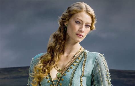 Queen Aslaug Actress / #vikings #aslaug #alyssa sutherland #queen ...