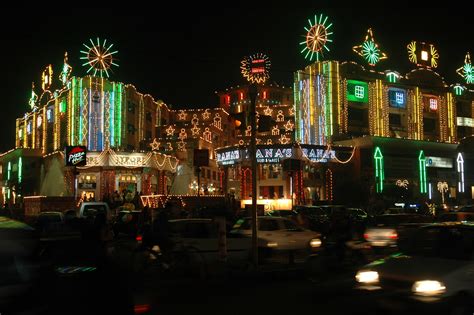 File:Diwali street decorations in Jaipur.jpg - Wikimedia Commons