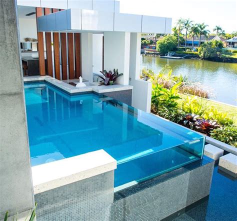 Amazing Glass Pool Walls | HomeMydesign