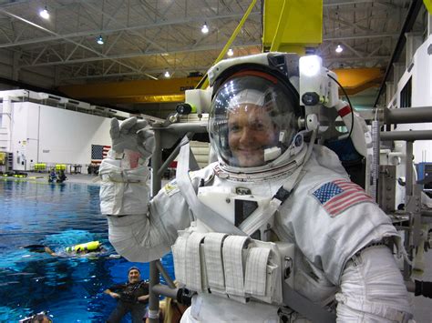 Space in Images - 2011 - 09 - Alexander Gerst in spacewalk training