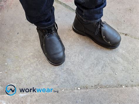 Safety Toe and Steel Toe Work Shoes: Is There a Difference? | WorkWear.org