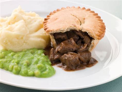 Pie, mash and liquor recipe: How to make pie and mash with liquor | Express.co.uk