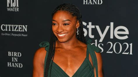 Simone Biles Shows Off Her Gorgeous Diamond Engagement Ring While ...