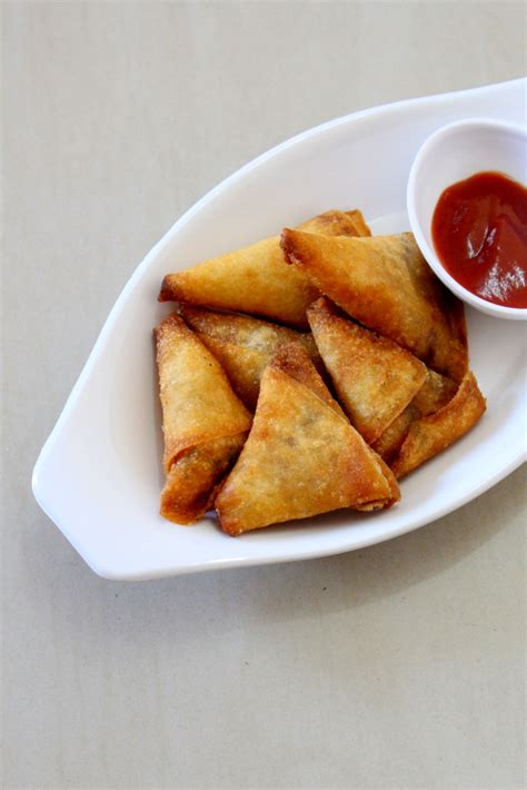 Onion Samosa Recipe, Mini Samosa Recipe - Yummy Indian Kitchen