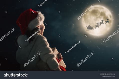 13,780 Santa and sleigh sky Images, Stock Photos & Vectors | Shutterstock