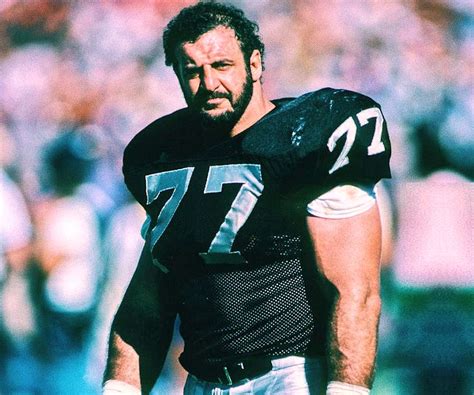 Lyle Alzado Biography - Facts, Childhood, Family Life & Achievements