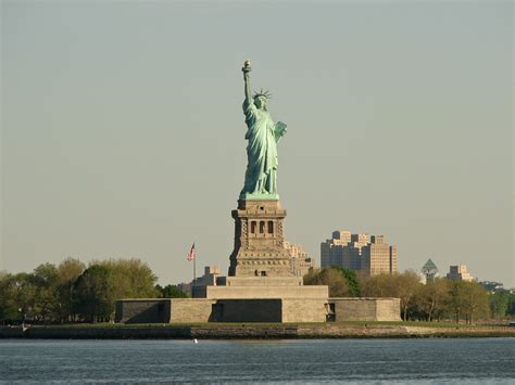 File:New York City Statue of Liberty 01.jpg - Wikimedia Commons