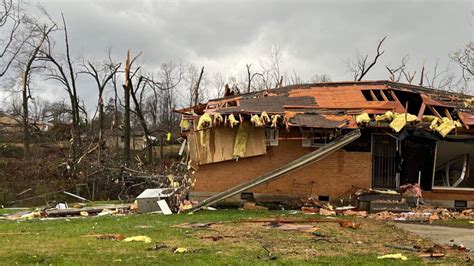 EF-3 tornado tears through Clarksville killing three people on Saturday