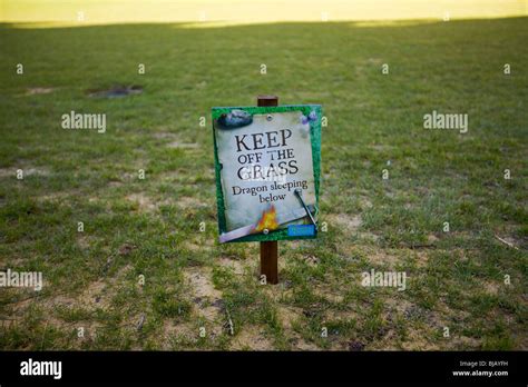 Funny Stay Off The Grass Signs - Funny PNG