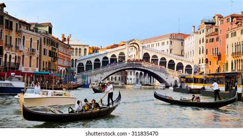 Gondola Near Rialto Bridge Venice Italy Stock Photo 187378805 ...