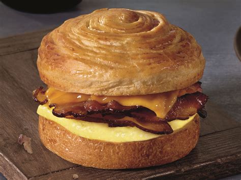 Starbucks Just Stealthily Released a New Bacon, Egg, and Cheese Sandwich - Bloomberg