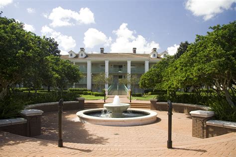 Port Orleans Riverside: Magnolia Bend Mansion Buildings