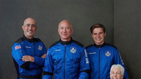 What Jeff Bezos and Crew Wore to Space - The New York Times