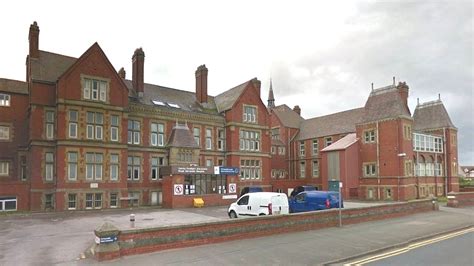 £40m Rhyl hospital plans given go-ahead - BBC News