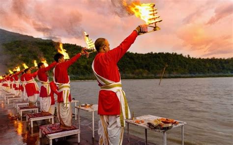 Enjoy the Narmada Maha-Aarti at Daily Evening Near Statue of Unity - Statue of Unity Tour ...