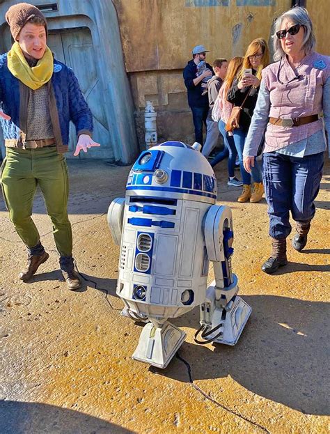 ~Ribbeting~ Guide to Roaming Characters in Galaxy's Edge at Disneyland