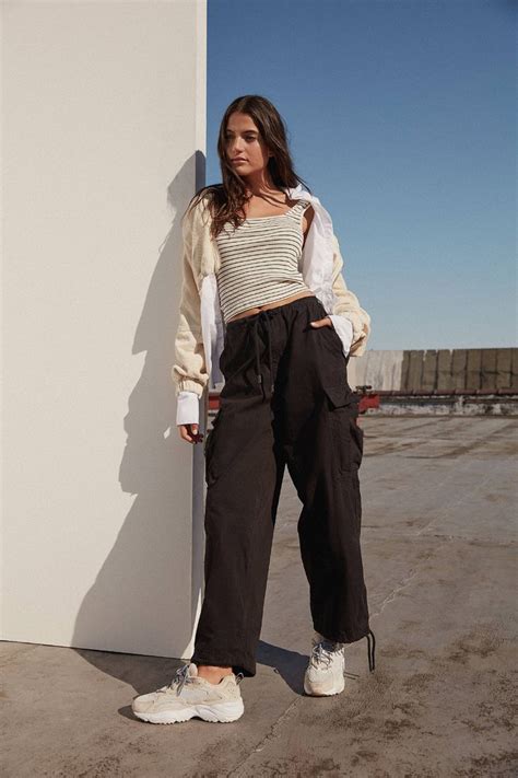 UO Palma Baggy Cargo Pant | Baggy cargo pants, Cargo pants outfit ...