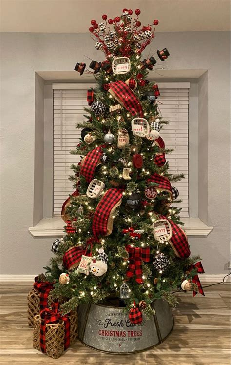 Farmhouse Christmas | Cool christmas trees, Best christmas tree ...