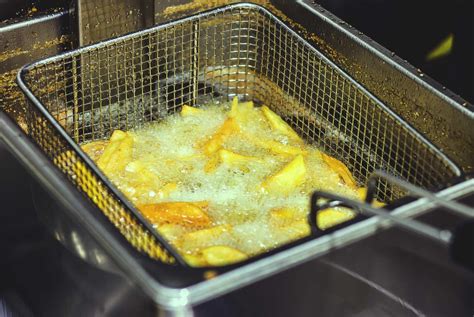 The Dos and Don'ts of Maintaining a Commercial Deep Fryer - Touchstone Commercial Services