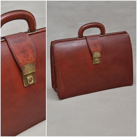 Vintage Briefcase, 1960's / 70's brown leather briefcase, Hinge frame ...