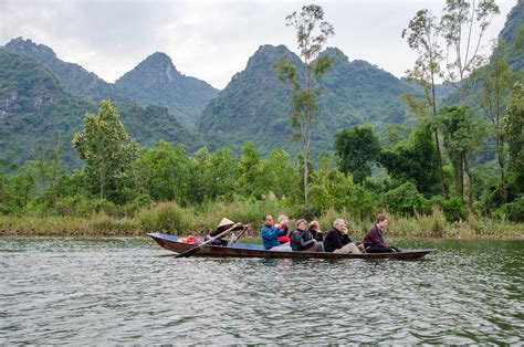 Perfume Pagoda, Vietnam’s cave temple – Bilivoka