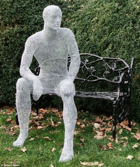 Creative Wire Mesh Sculptures by Derek Kinzett - ArtPeople.Net