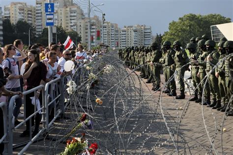 Protesters demand Belarus leader resign as massive demonstrations move into fourth week | CBC News