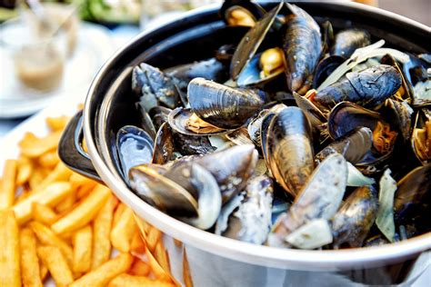 Moules marinières frites - Opskrift fra Skagenfood.dk