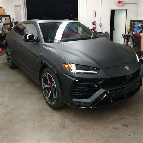 lamborghini-urus-deep-matte-black