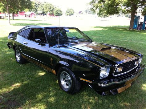 1976 Ford Mustang II Base Hardtop 3-Door 5.0L COBRA Black with Gold Stripes