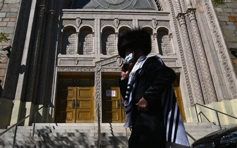 In Brooklyn, ultra-Orthodox Jews defiant in face of virus shutdown | The Times of Israel