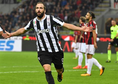 Milan-Juventus 0-2 highlights, pagelle: Higuain video gol, 101° in Serie A