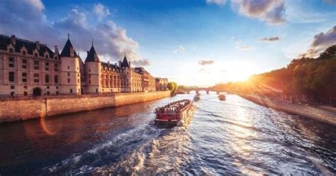 Paris Cruises : The Best Way To Explore The City Of Lights