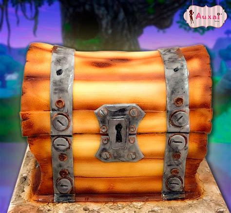 Fortnite chest - Decorated Cake by Auxai Tartas - CakesDecor