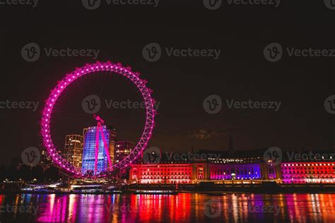 London eye at night 11361757 Stock Photo at Vecteezy