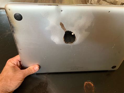 Apple’s MacBook Banned by Airlines Due to Battery Fire Risk